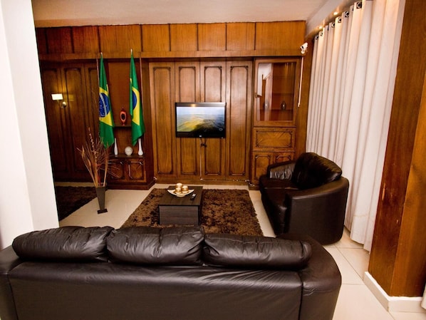 LCD TV - Turrance White Hotel (Campinas)