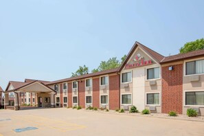 Exterior - AmericInn by Wyndham Council Bluffs (Council Bluffs)