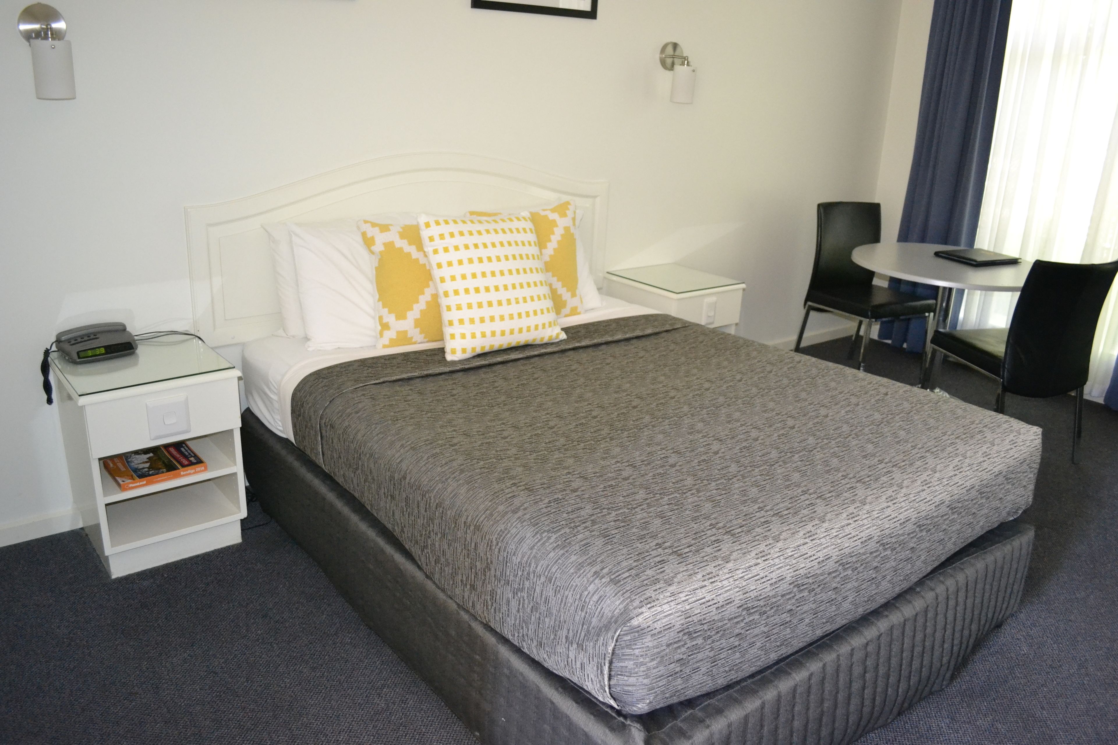 in-room safe, desk, laptop workspace, blackout curtains