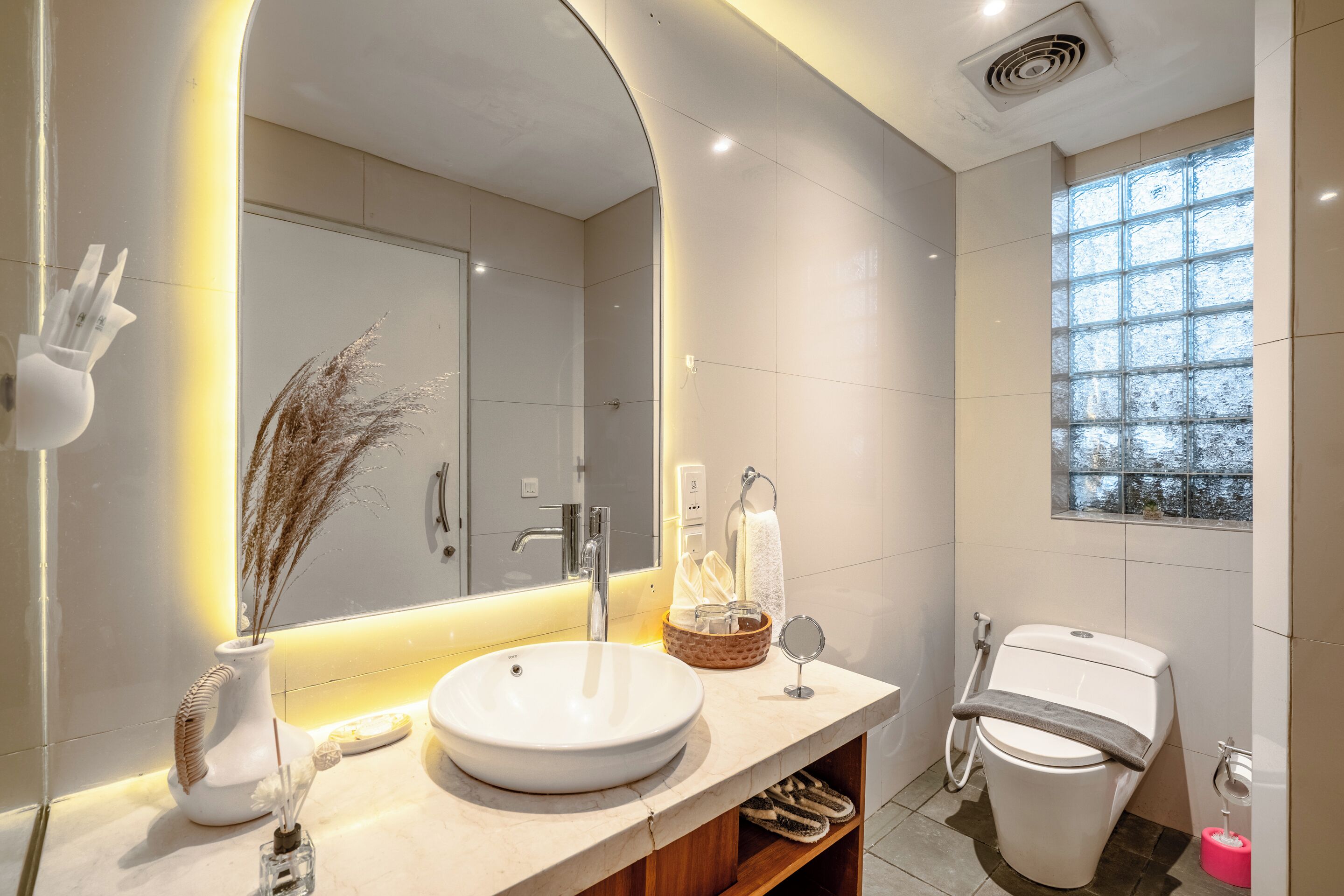 deluxe suite with pool access | bathroom | shower, free toiletries, slippers, towels