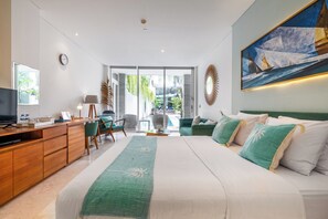 Deluxe Suite with Pool Access | Premium bedding, free minibar items, in-room safe, soundproofing - AQ-VA Hotel & Villas Seminyak (Legian)