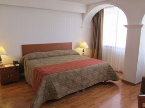 Zimmersafe, Schreibtisch, Bügeleisen/Bügelbrett, kostenloses WLAN