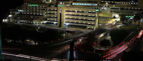 住宿正面 (夜晚)