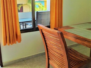 Standard Apartment | In-room dining