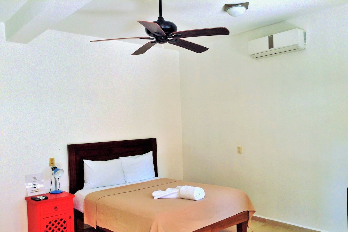 Comfort Room, 1 Queen Bed | Free WiFi