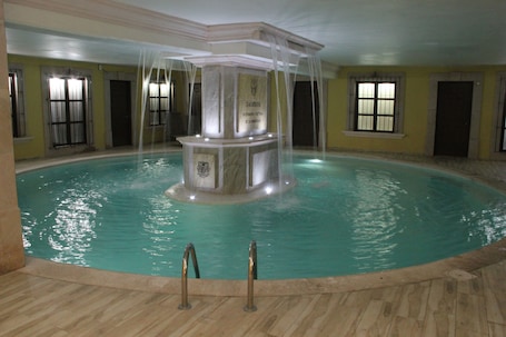 Una piscina techada