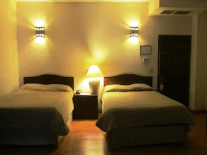 Premium bedding, in-room safe, desk, iron/ironing board