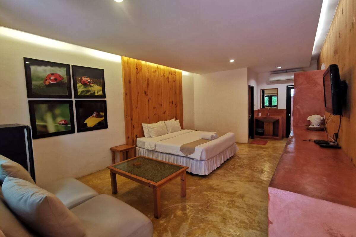 Bureau, espace de travail pour ordinateur portable, Wi-Fi gratuit