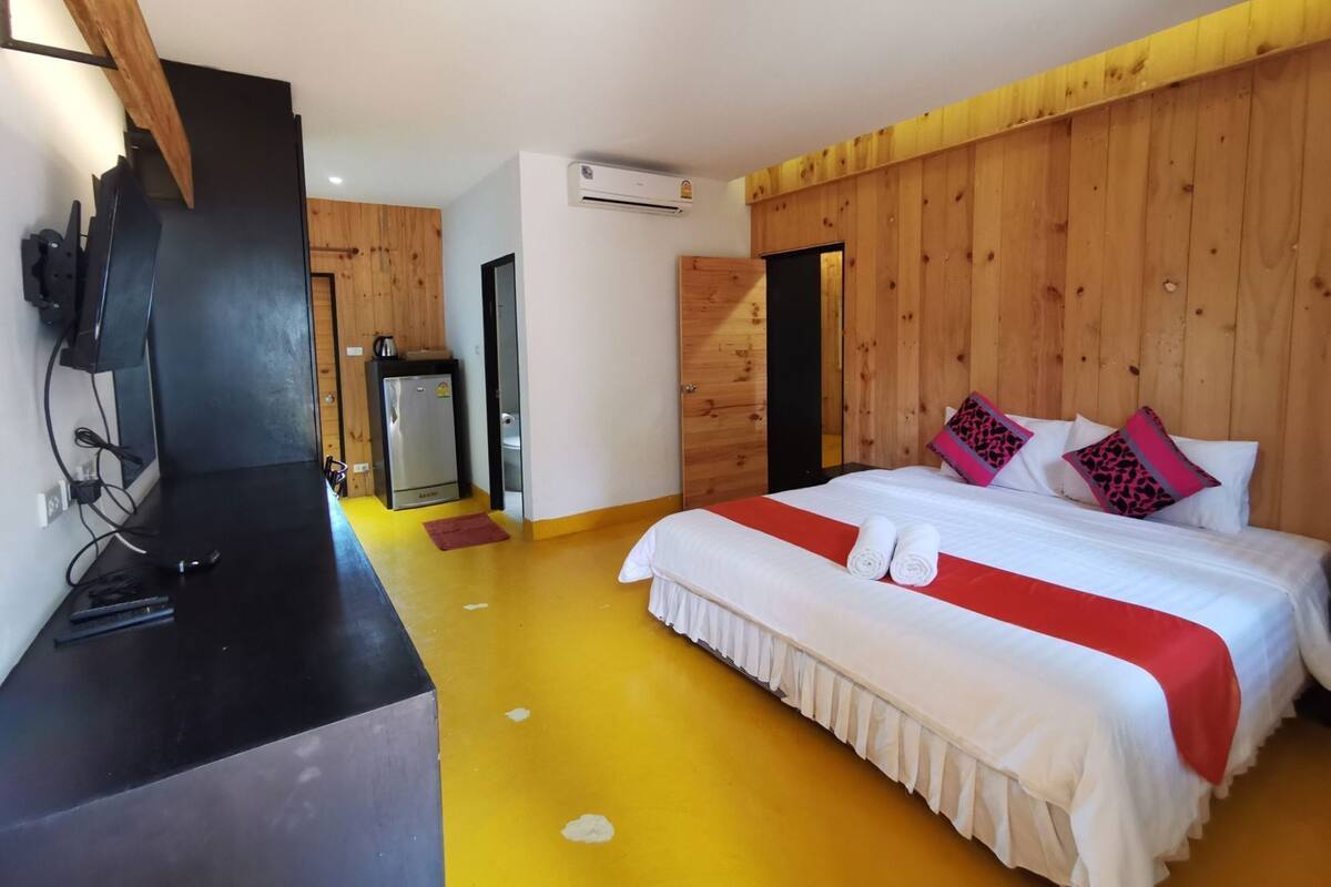 Bureau, espace de travail pour ordinateur portable, Wi-Fi gratuit