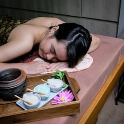 Aromaterapia, massaggi con le pietre calde, massaggi “deep tissue”