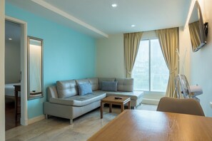 2 Bedrooms (Non Smoking) | Living area - Sabai Sathorn (Bangkok)
