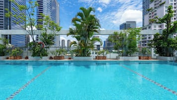 Outdoor pool, pool loungers
