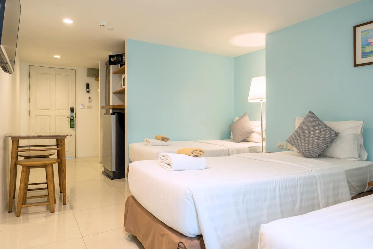 Triple Bed Studio (Low Floor) (Non Smoking) | In-room safe, soundproofing, iron/ironing board (on request)