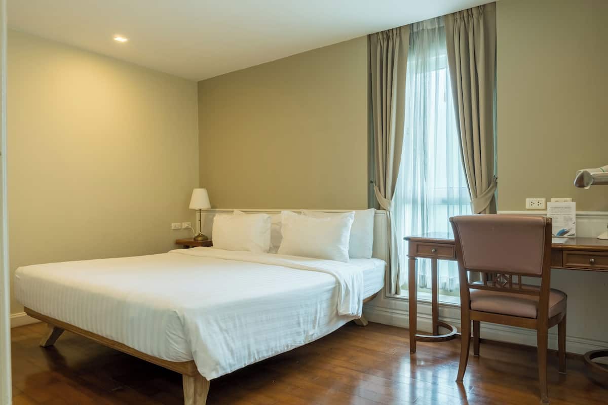 Family Suite (for 7 Persons) (Non Smoking) | In-room safe, soundproofing, iron/ironing board (on request)
