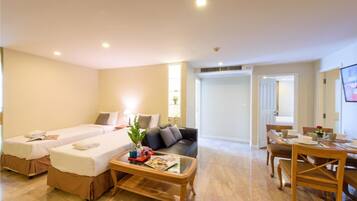 3 Bedrooms (Non Smoking) | 1 slaapkamer, een kluis op de kamer, geluiddichte muren