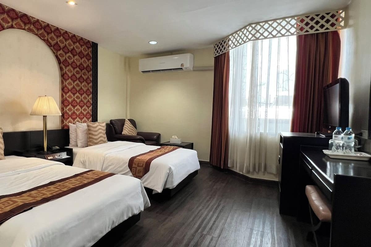 Standard Twin Room | In-room safe, blackout curtains, rollaway beds, free WiFi