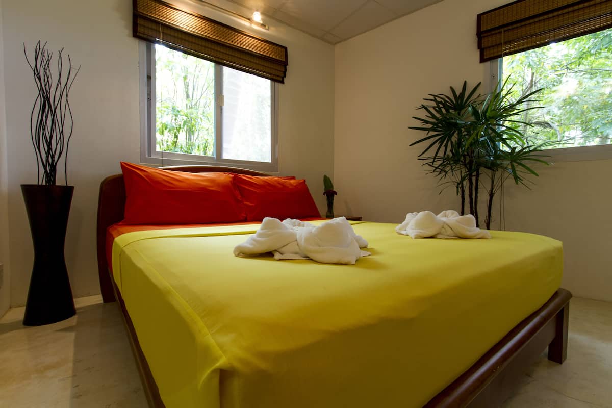Villa Familiale, 3 chambres, piscine privée, vue partielle sur la mer | 3 chambres, draps en coton égyptien, literie de qualité supérieure