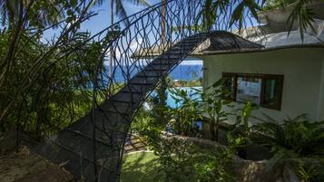 Luksusvilla, privat basseng, utsikt mot bukt | Terrasse/patio