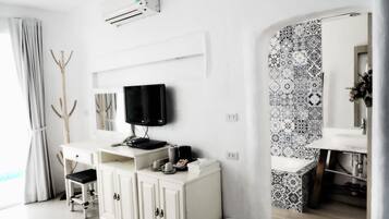 Costa by the Pool | Minibar, in-room safe, desk, soundproofing