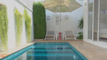 Costa by the Pool | Minibar, in-room safe, desk, soundproofing