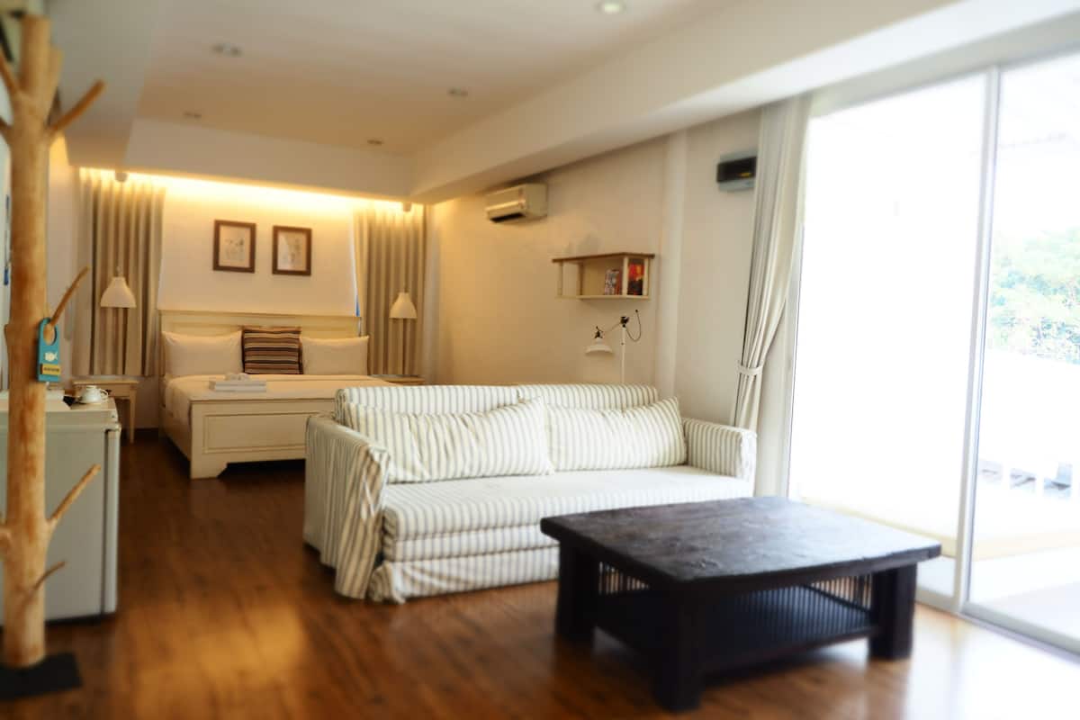 Costa Villa | Frigobar, cofres nos quartos, escrivaninha, quartos à prova de som