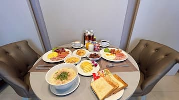 Bữa sáng nấu theo yêu cầu hàng ngày (400 THB/mỗi người)