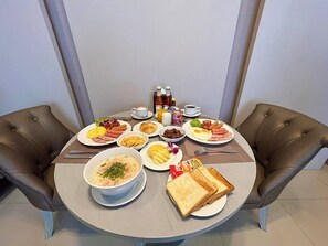 Daily cooked-to-order breakfast (THB 400 per person) - Cae Villa Hua Hin (Hua Hin)
