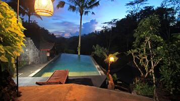 Kolam renang outdoor