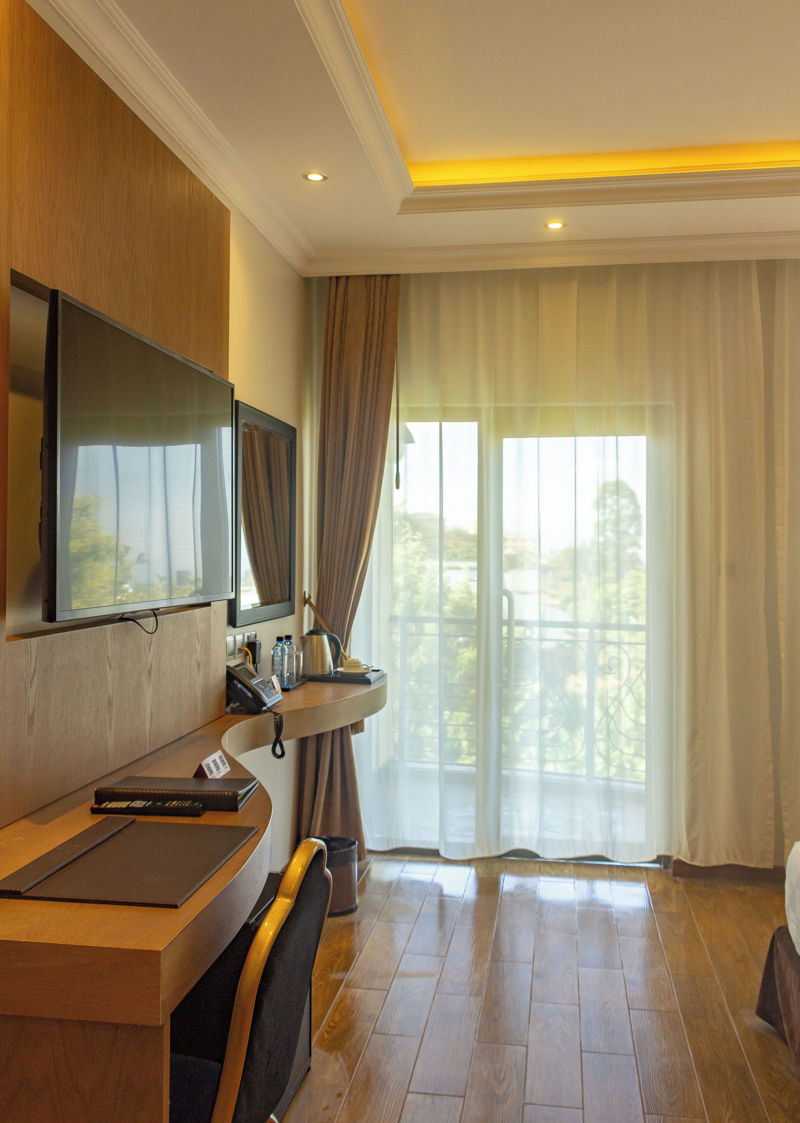 deluxe room | 1 bedroom, premium bedding, minibar, in-room safe