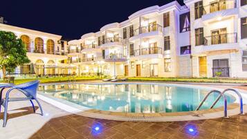 Outdoor pool, sun loungers