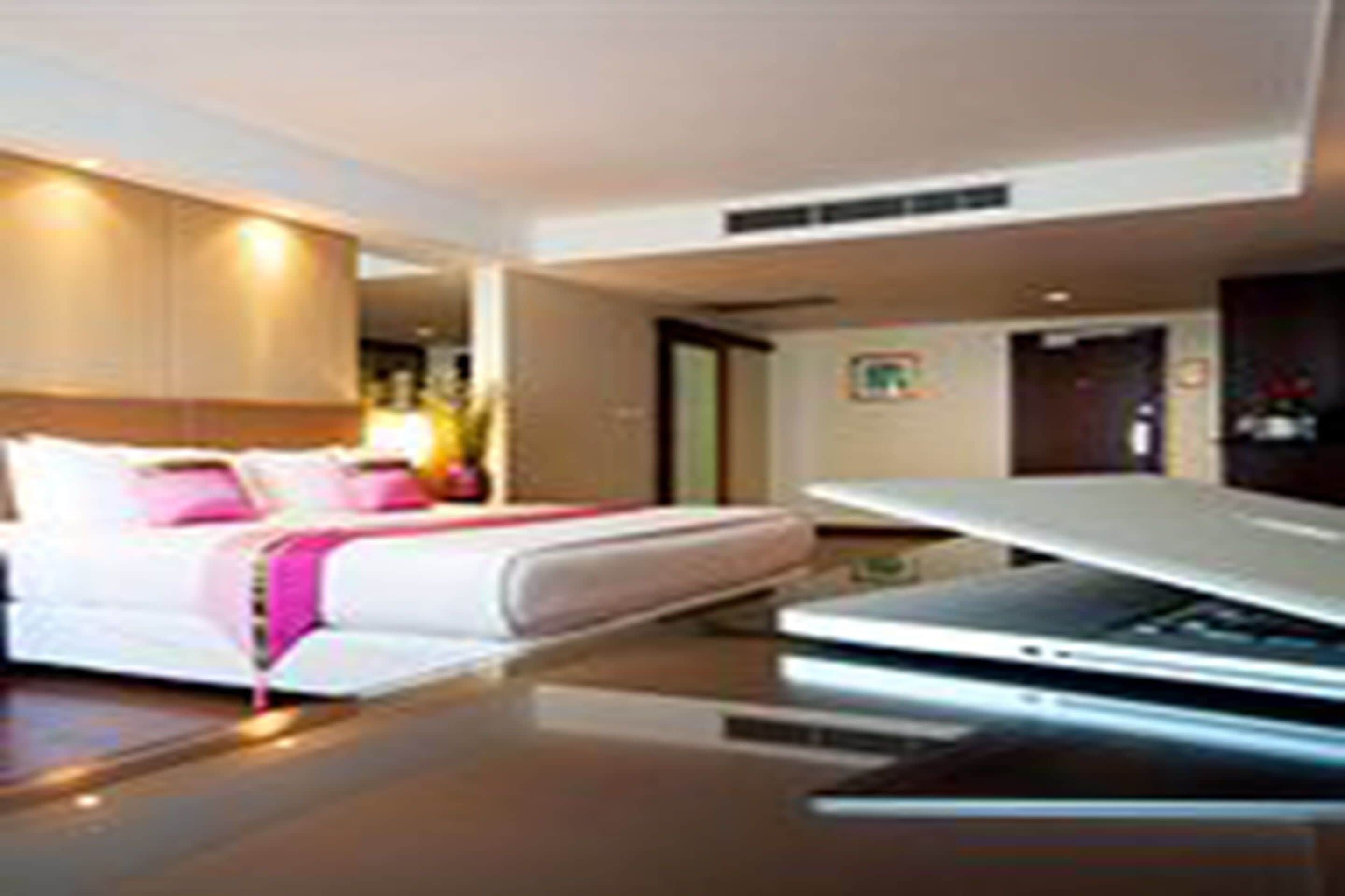 grand deluxe, 1 double bed | in-room safe, desk, laptop workspace, blackout curtains