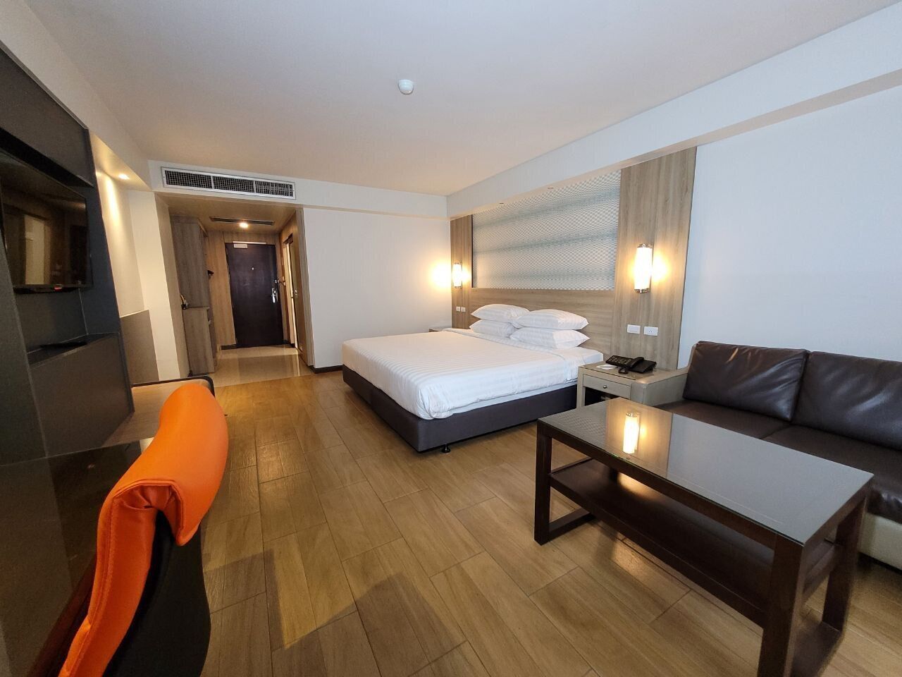 in-room safe, desk, laptop workspace, blackout curtains