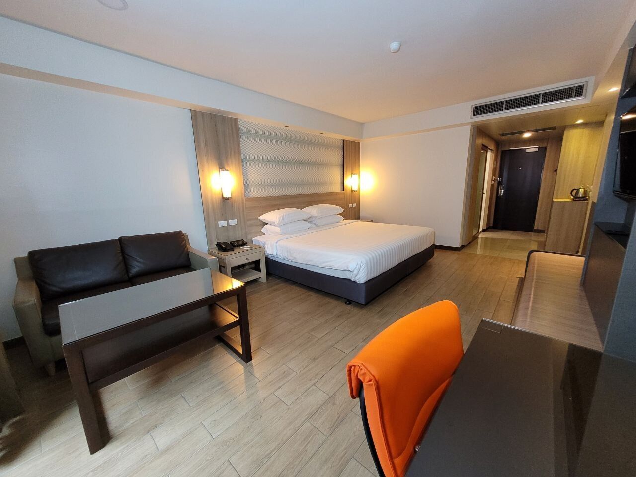 in-room safe, desk, laptop workspace, blackout curtains