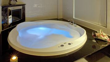 Separate tub and shower, jetted tub, free toiletries, hair dryer