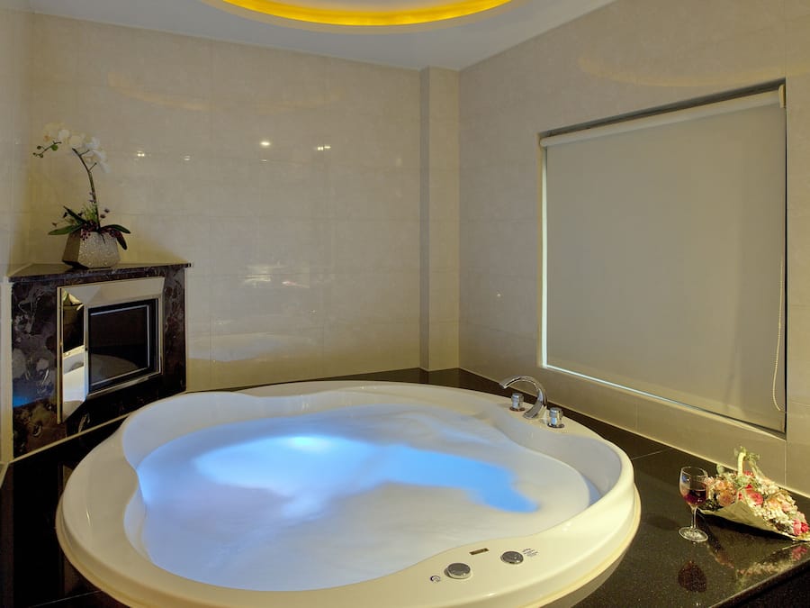 Banheira e chuveiro separados, banheira de hidromassagem