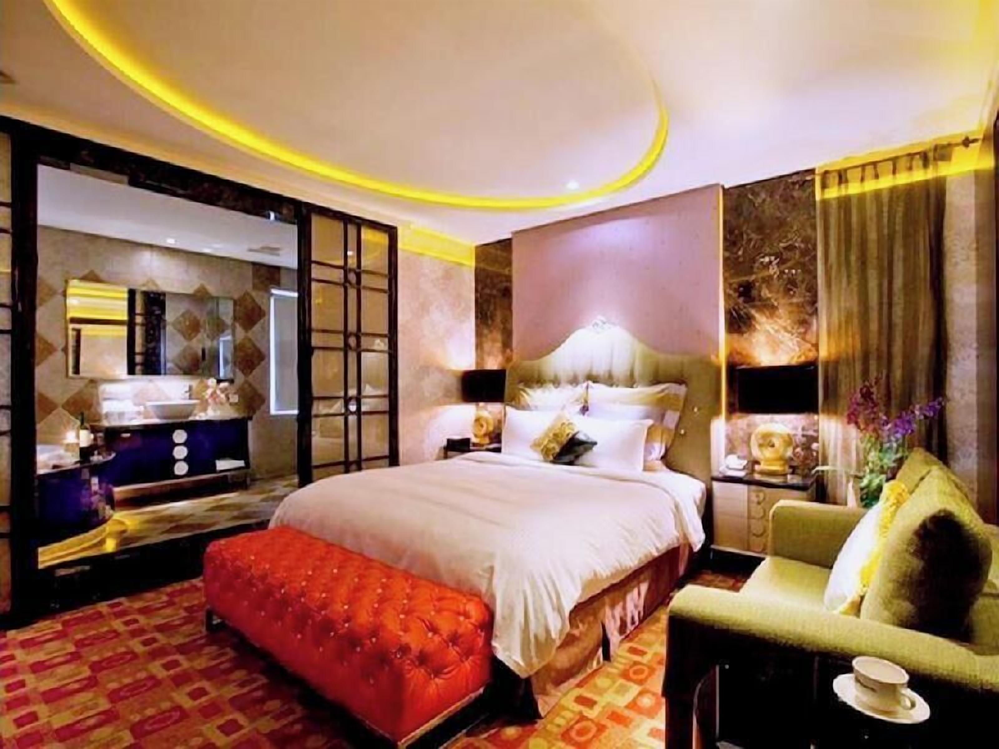 Down duvets, free minibar, desk, blackout curtains