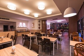 Restaurant - Marsi Hotel (Bangkok)