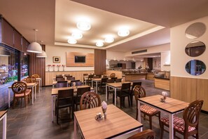 Restaurant - Marsi Hotel (Bangkok)