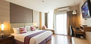 Standard Double Room | Minibar, in-room safe, desk, blackout drapes - Marsi Hotel (Bangkok)