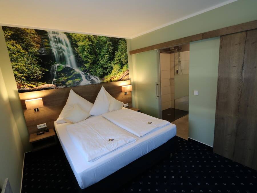 Appartamento Business | Biancheria da letto di alta qualità, una cassaforte in camera