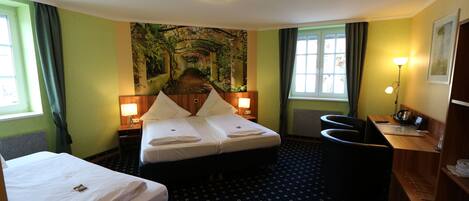 1 bedroom, premium bedding, in-room safe, desk