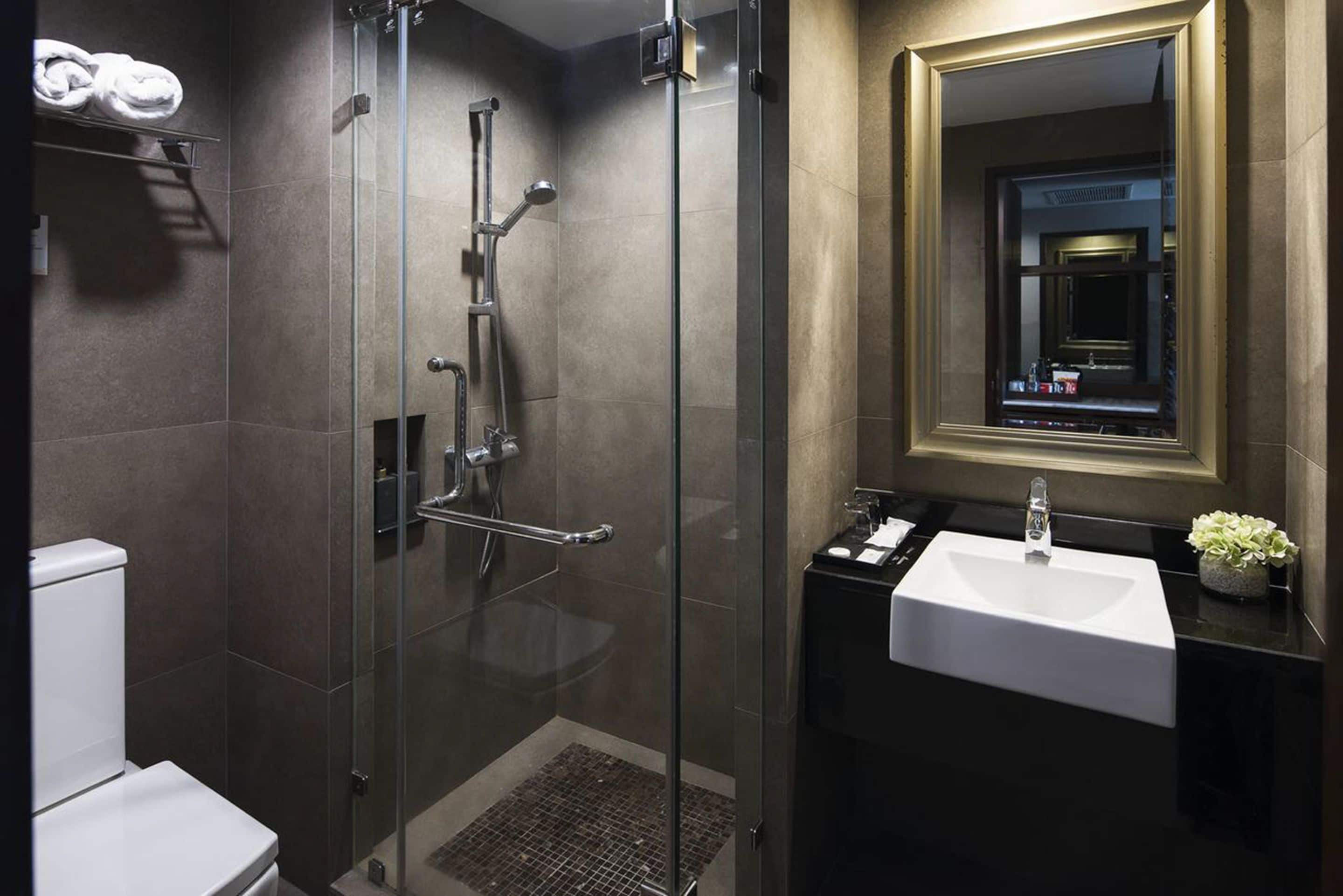 shower, rainfall showerhead, free toiletries, hair dryer