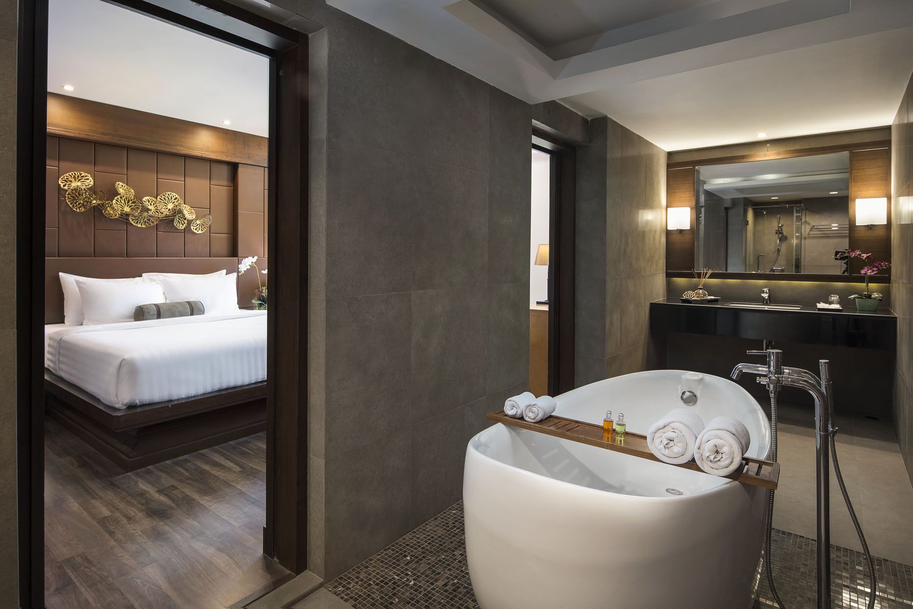 suite | bathroom | shower, rainfall showerhead, free toiletries, hair dryer