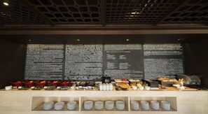 Petit déjeuner buffet (395 THB par personne)