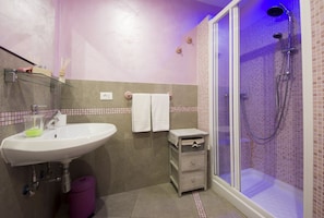 Double Room, Ensuite | Bathroom | Shower, hair dryer, bathrobes, bidet
