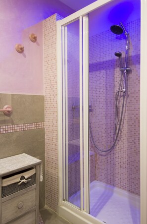 Double Room, Ensuite | Free cribs/infant beds, free WiFi, bed sheets - Ridolfi Guest House (Florence)