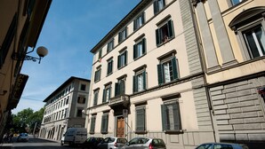 免费婴儿床、免费 WiFi、床单