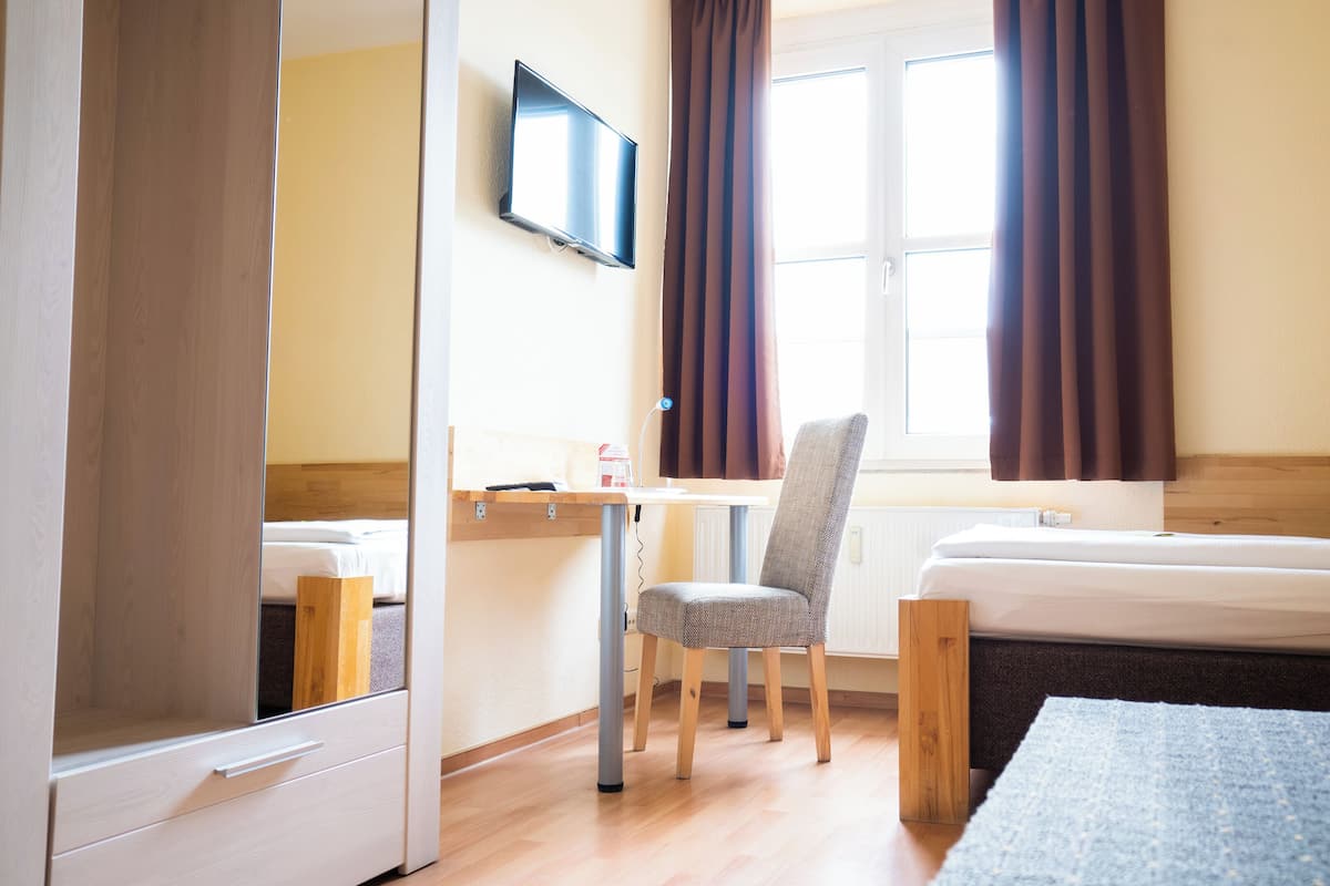 Single Room | Hypo-allergenic bedding, individually decorated, free WiFi, bed sheets