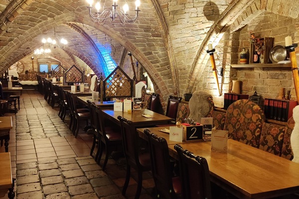 2 restaurants; breakfast, lunch, dinner, and brunch served