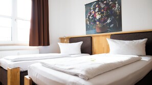 Twin kamer | Hypoallergeen beddengoed, individueel gedecoreerd, gratis wifi
